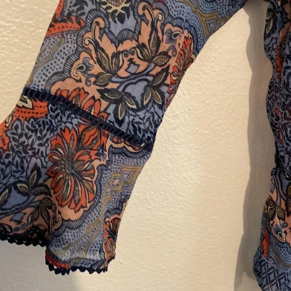 db established 1962 Semi Sheer Blouse with Sleeve Detail and Collar Detail - Picture 5 of 8